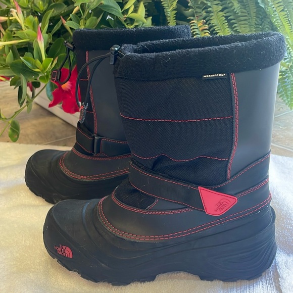 Gently worn The North Face Alpenglow Snow Boots Size US 7 big boys - Picture 3 of 14